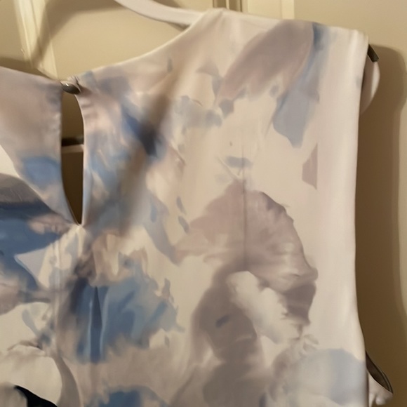 A Pretty Calvin Klein Top! - Picture 11 of 12